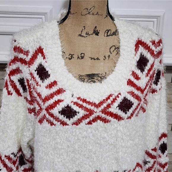 Monroe and Maine red and white fair aisle shop neck‎ fuzzy eyelash sweater tunic - Picture 5 of 7